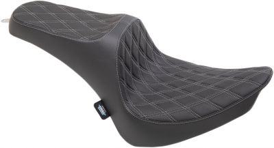 08021360 - DRAG SPECIALTIES SEAT PRED III DBLDIA SLVR